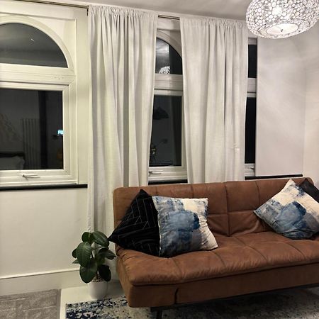 Newly Renovated Modern Studio Apartment In West Kensington Londra Esterno foto