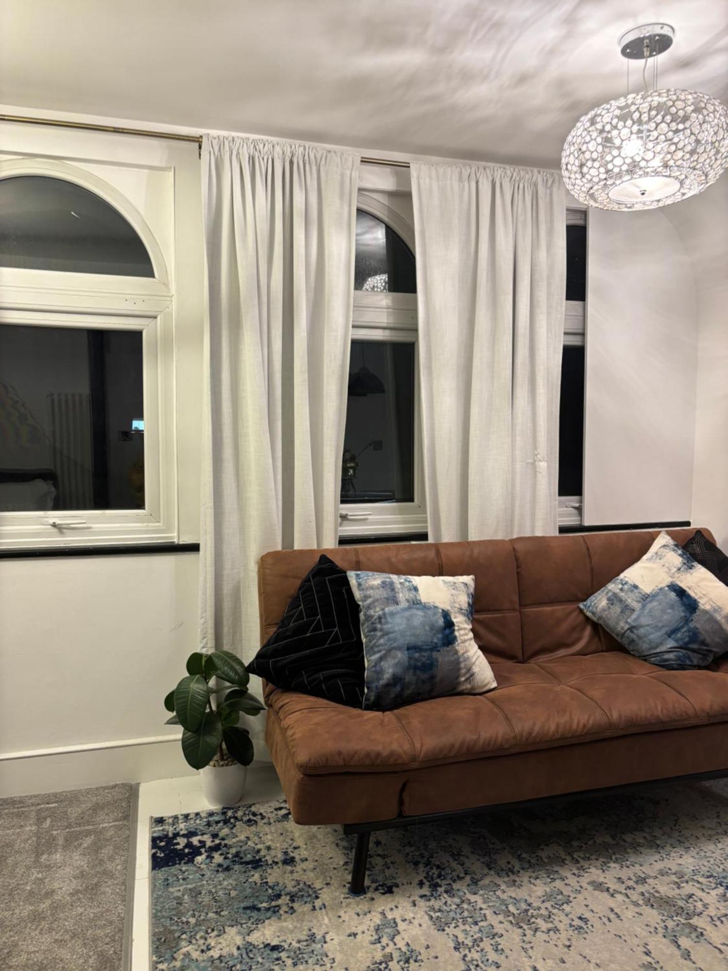 Newly Renovated Modern Studio Apartment In West Kensington Londra Esterno foto