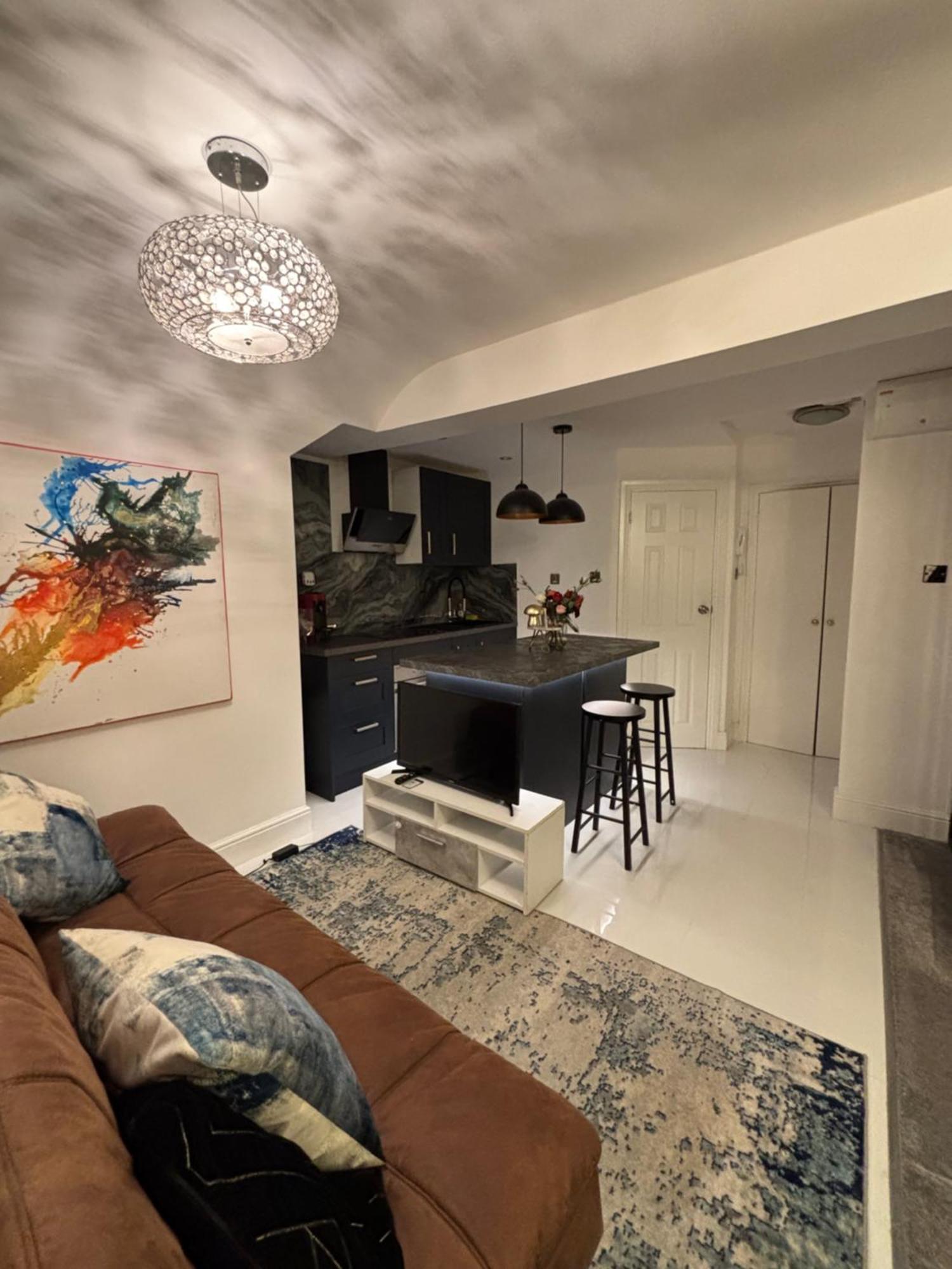 Newly Renovated Modern Studio Apartment In West Kensington Londra Esterno foto