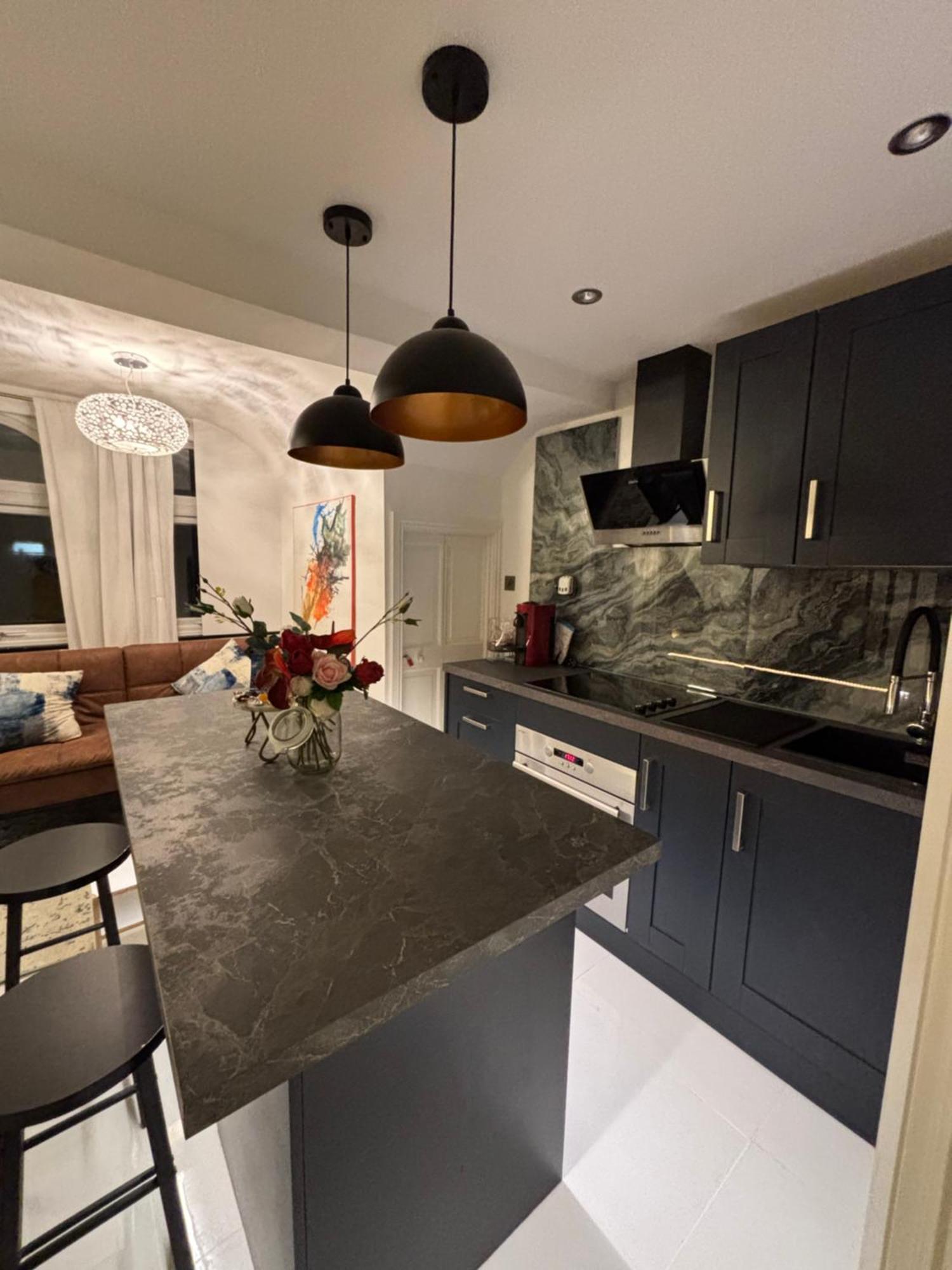 Newly Renovated Modern Studio Apartment In West Kensington Londra Esterno foto