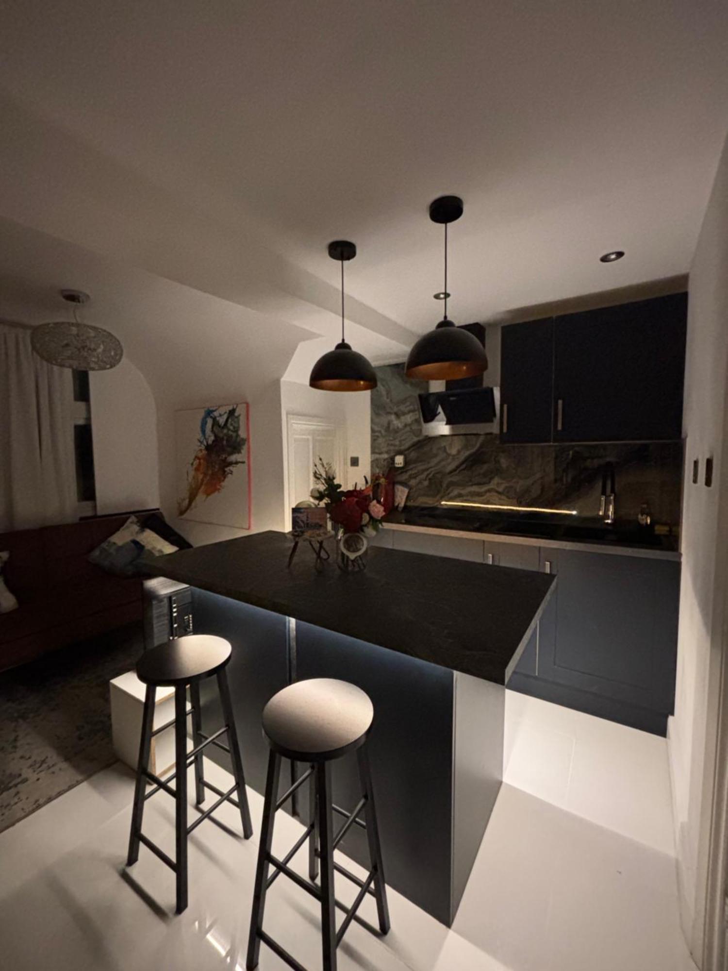 Newly Renovated Modern Studio Apartment In West Kensington Londra Esterno foto