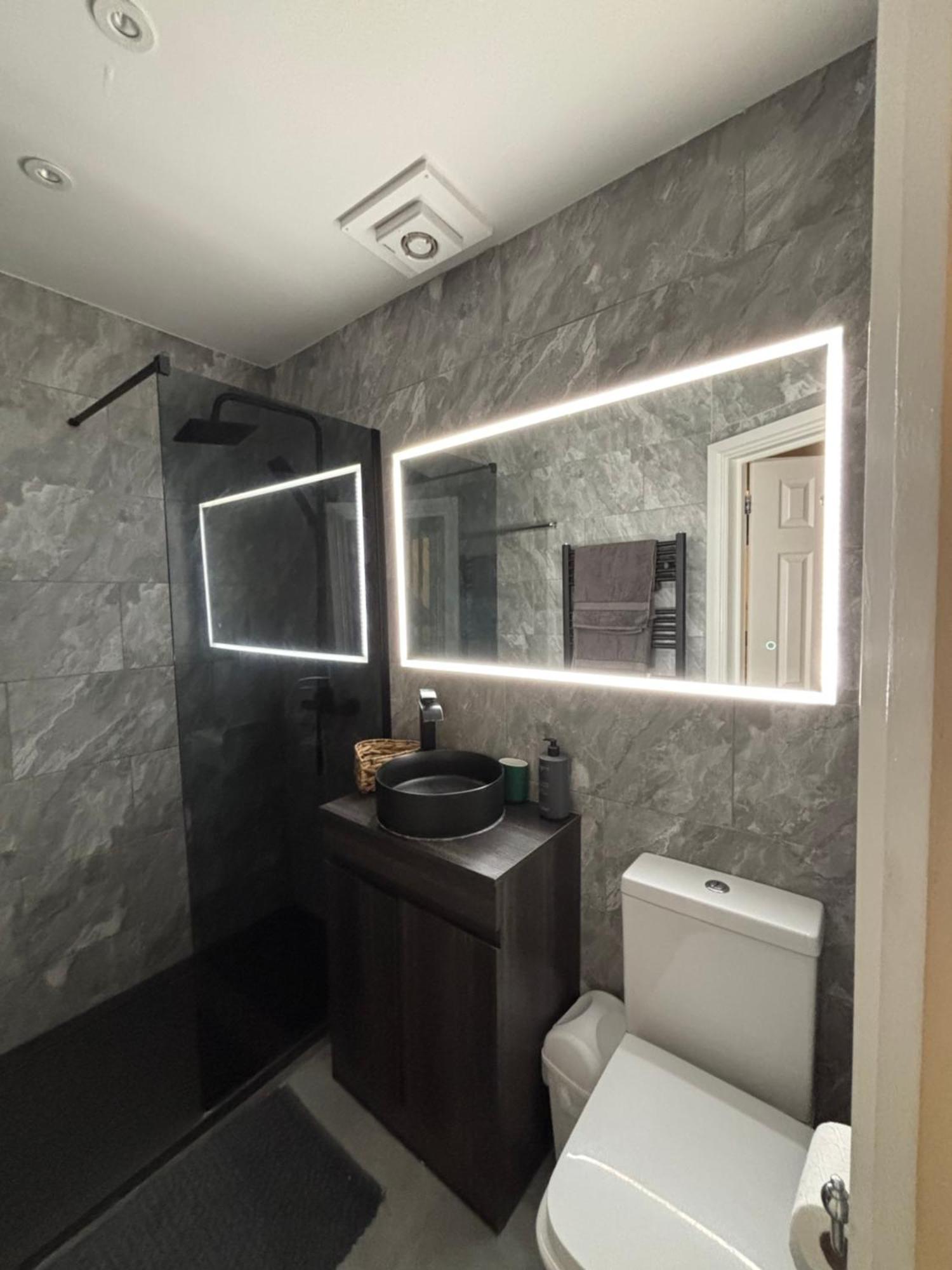 Newly Renovated Modern Studio Apartment In West Kensington Londra Esterno foto